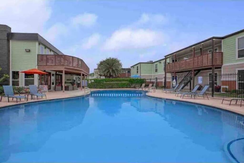 Beautiful/Spacious 2 Bedroom Houston Near Galleria Eksteriør billede
