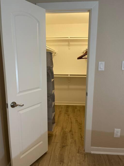 Beautiful/Spacious 2 Bedroom Houston Near Galleria Eksteriør billede